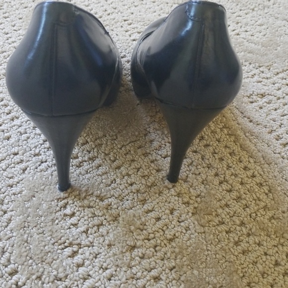 Heels - Picture 3 of 4